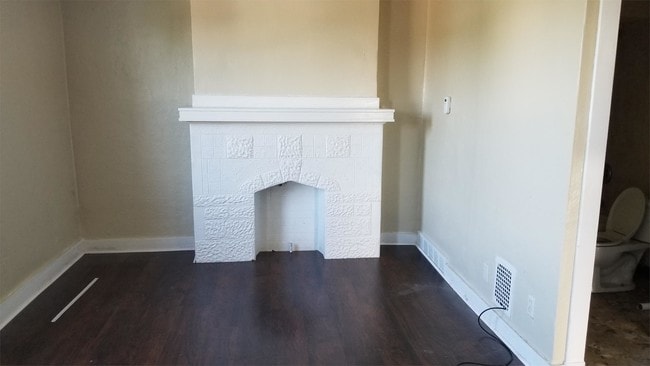 Building Photo - 2087 Plainview Ave