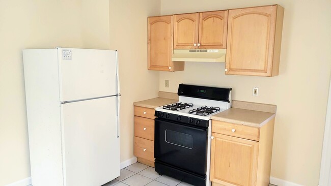 kitchen - 217 College Ave