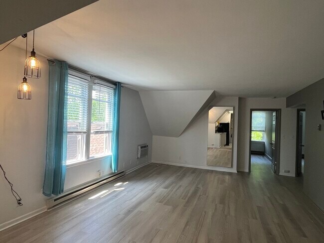 Foto del edificio - 2712 N Farwell Ave