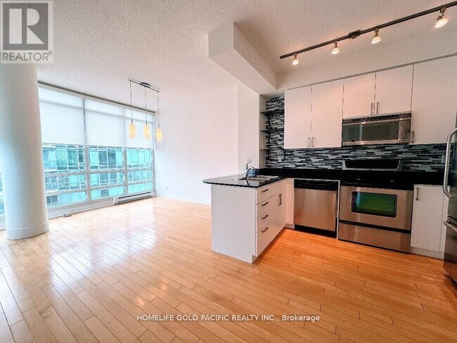 Photo du bâtiment - 381 Front St W