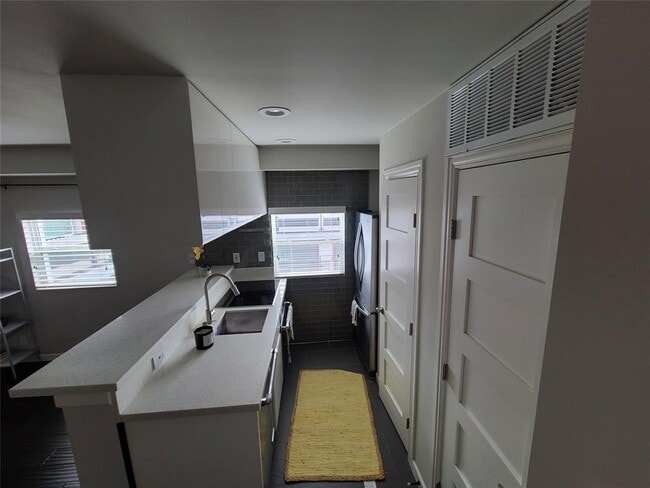 Foto del edificio - 3110 Red River St