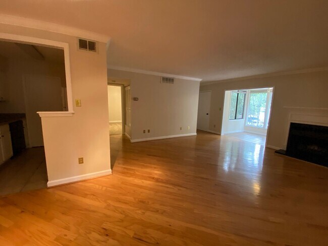 Foto del edificio - 5005 Wingate Way