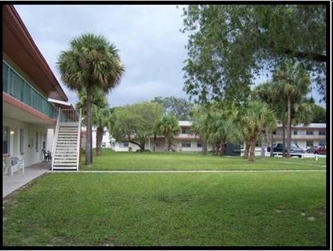 Building Photo - University Oaks Apartments