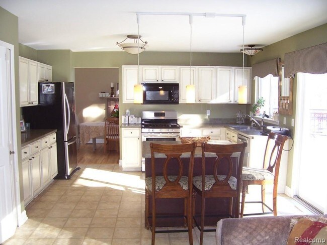 Building Photo - 3845 Crestwood Ct