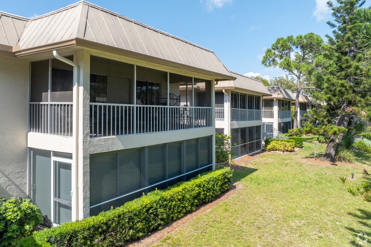 1549 Sandpiper St Naples, FL 34102 - Royal Bay Villas