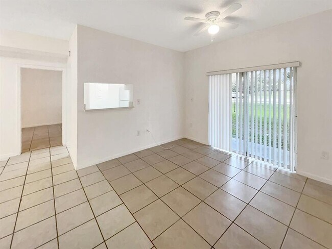 Foto del edificio - 2421 NW 96th Ter