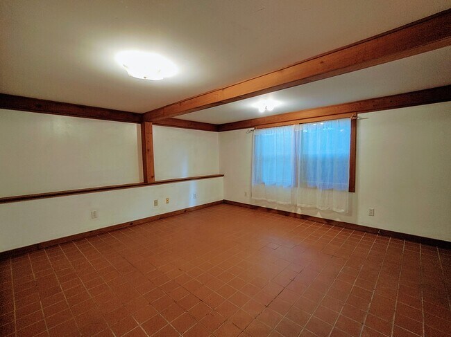 Building Photo - 630 Chautauqua Ave