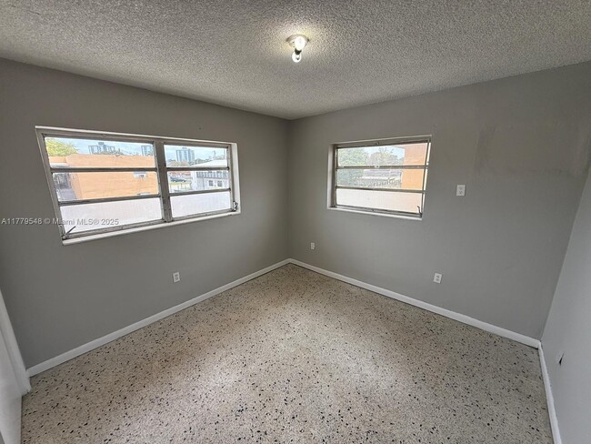 Building Photo - 3045 NW 21st Ct