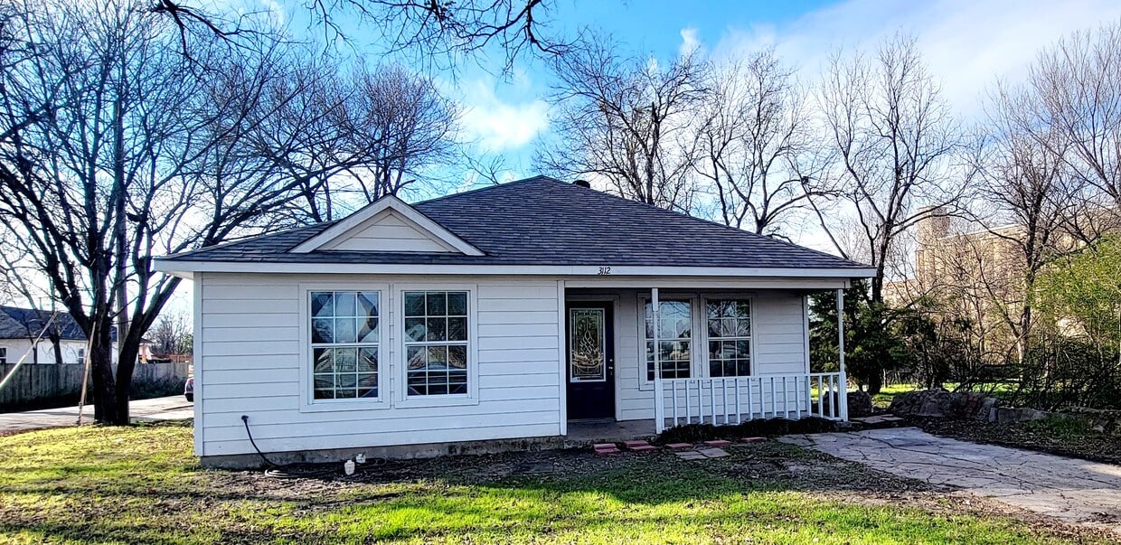 Primary Photo - 3112 Travis St