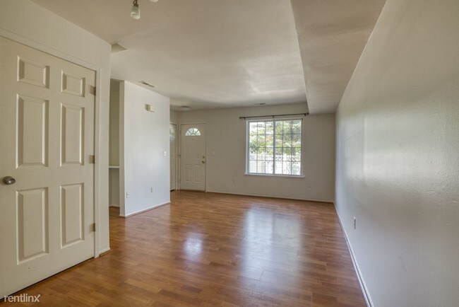 Building Photo - 2 br, 2.5 bath  - 22034 Cape Cod Way