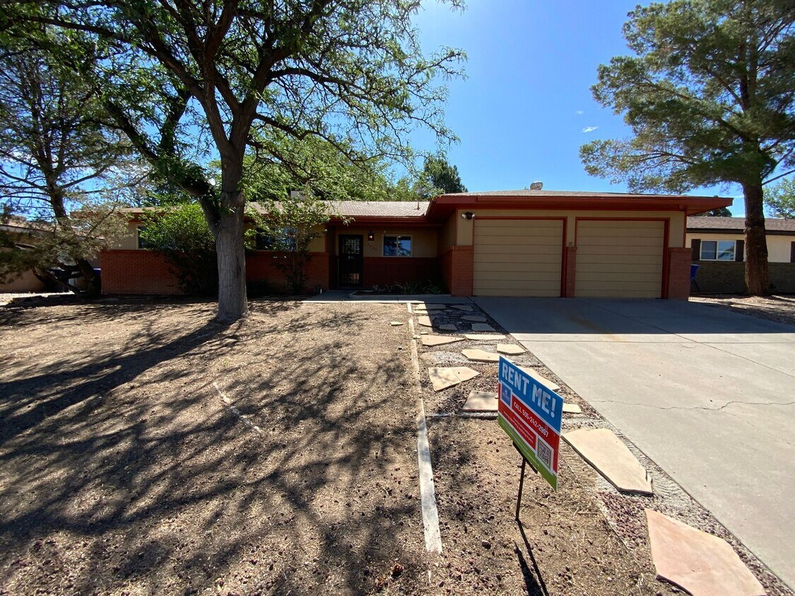Foto principal - 3 Bedroom Single Story Home Near Juan Tabo...