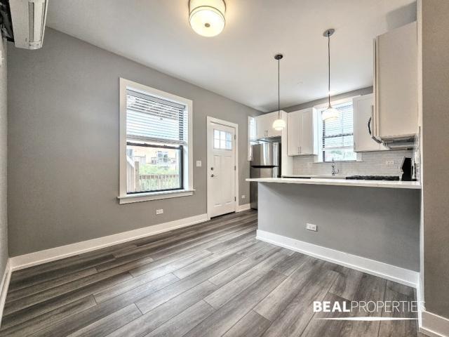 Foto principal - 2 bedroom in CHICAGO IL 60613