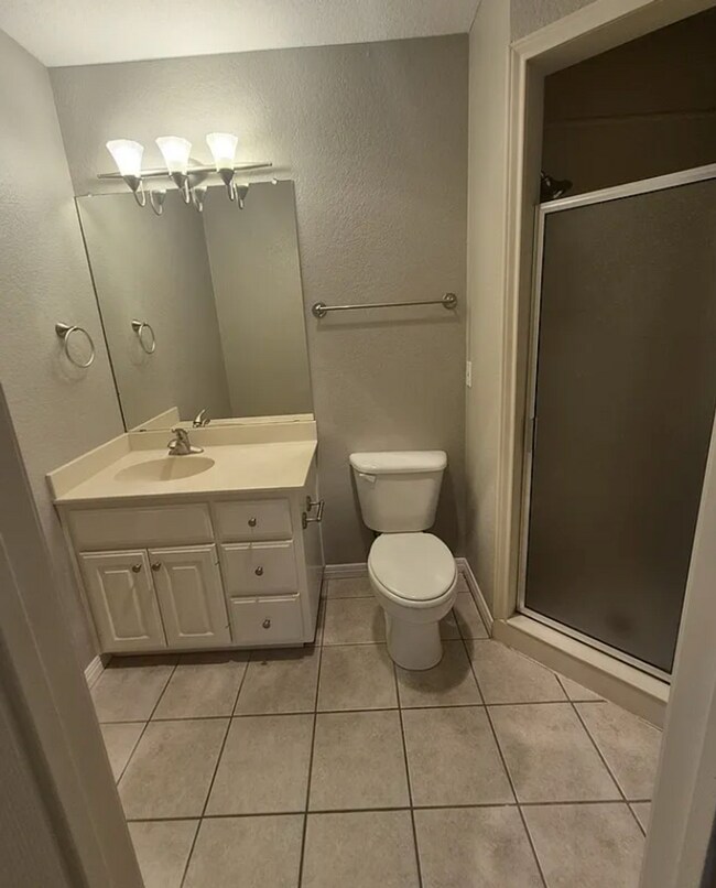 Foto del edificio - 3 bed 3 bath one block away from Baylor