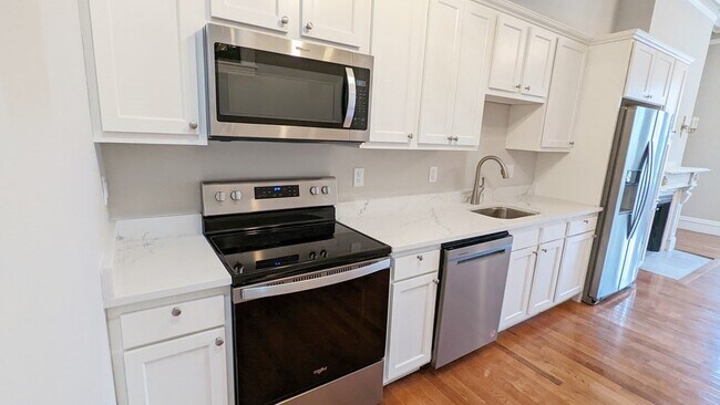 Building Photo - 388 Beacon St