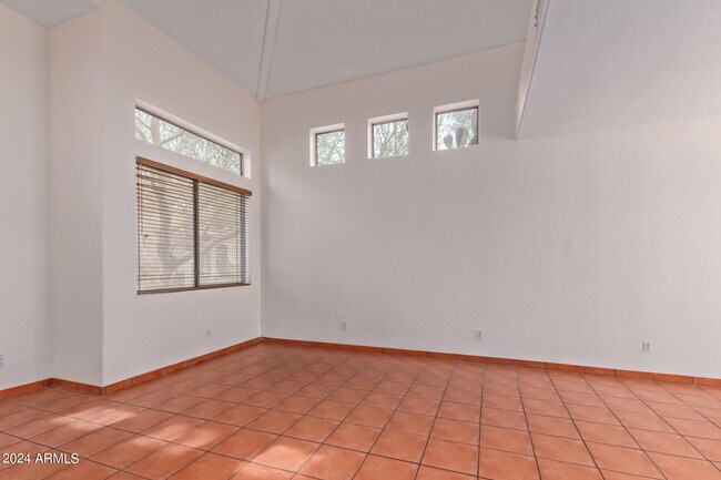 Building Photo - 4140 E Hallihan Dr