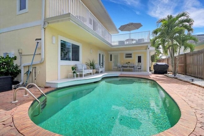 Building Photo - ***STUNNING POOL HOME***4BEDS/3BATHS***NEWLY RENOVATED***CENTRALLY LOCATED***WEEKLY RENTAL AVAILA...
