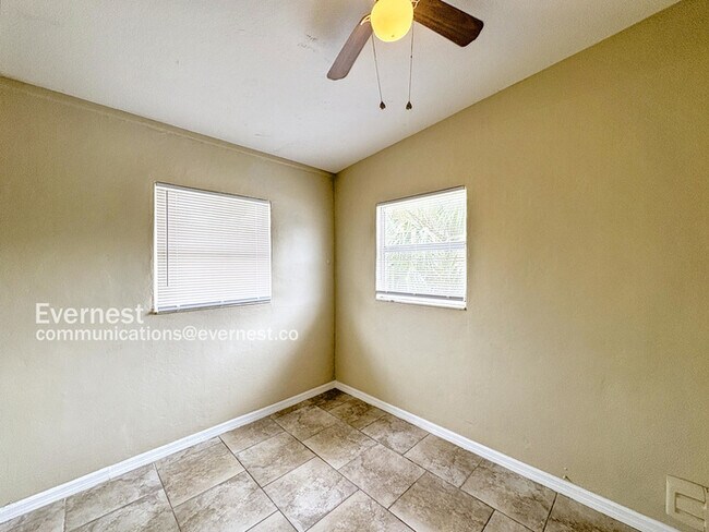 Foto del edificio - 2925 N 46th St