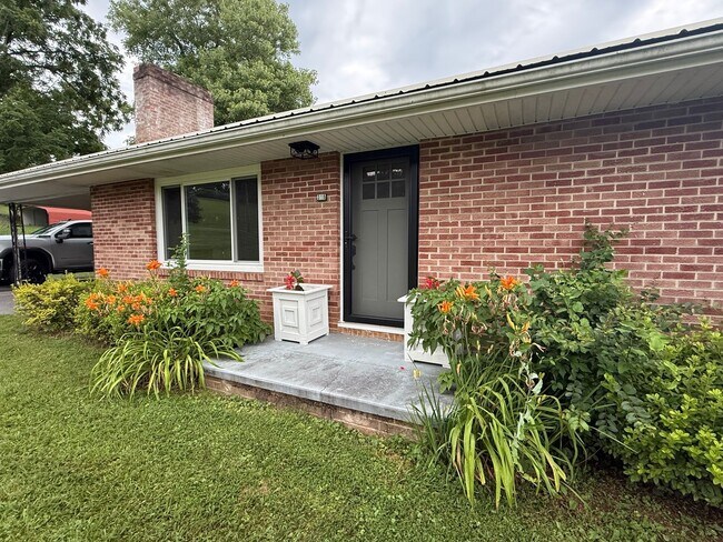 Foto del edificio - Spotless & Spacious! 3BR Home Near Volunte...