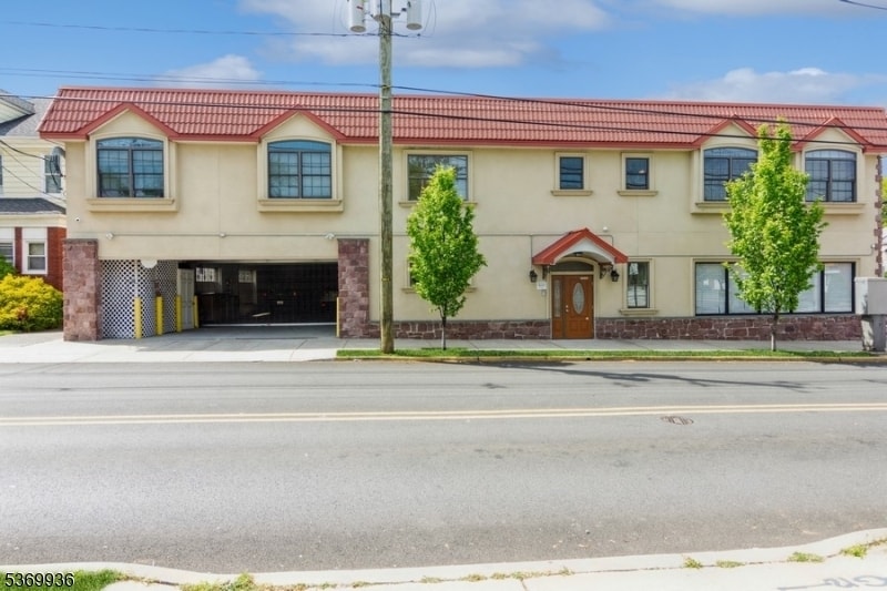 Primary Photo - 237 Centre St