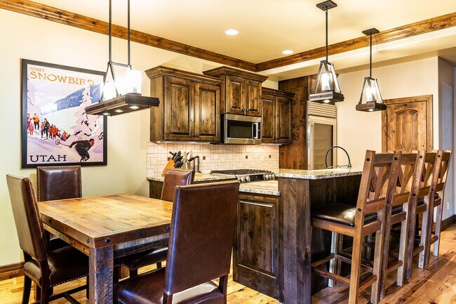 Building Photo - Furnished Townhome in Jeremy Ranch