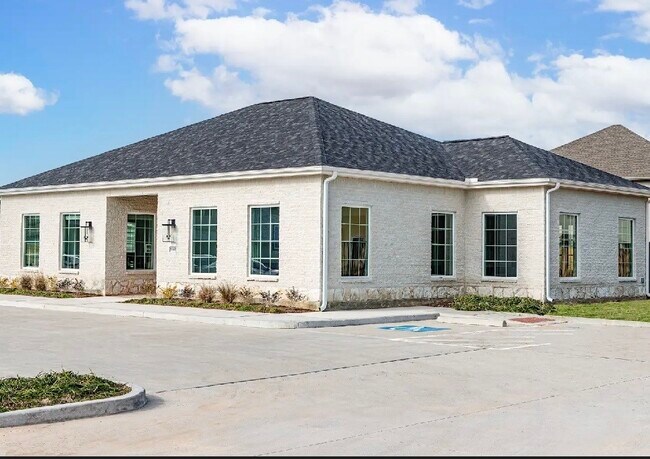 Building Photo - 3318 Trim St