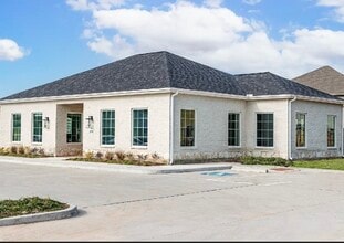 Building Photo - 9826 Clifden St