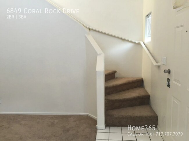 Foto del edificio - Beautiful 2 bedroom 2.5 bath townhome with...