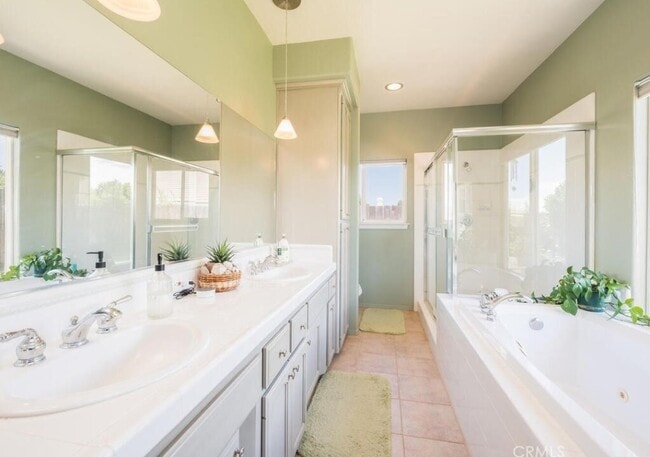 Building Photo - 802 Sycamore Canyon Rd