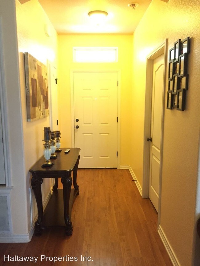 Building Photo - 400 E Little Dipper