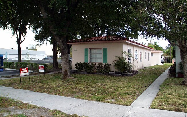 Alternate view - 1747 Funston