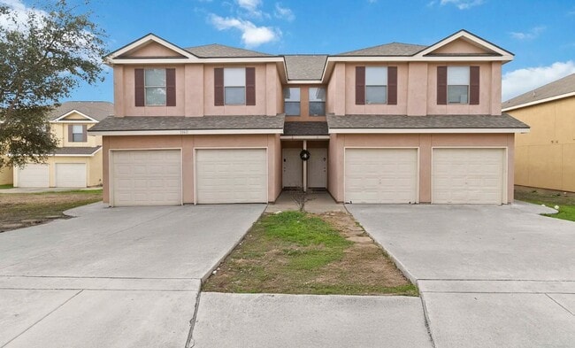 Photo - 10702 Mathom Landing (Universal City, TX) Townhome