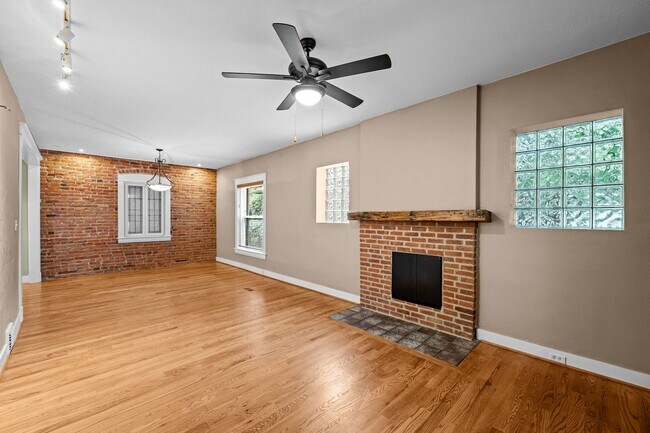 Building Photo - Gorgeous four Bedroom home near Wash Park!