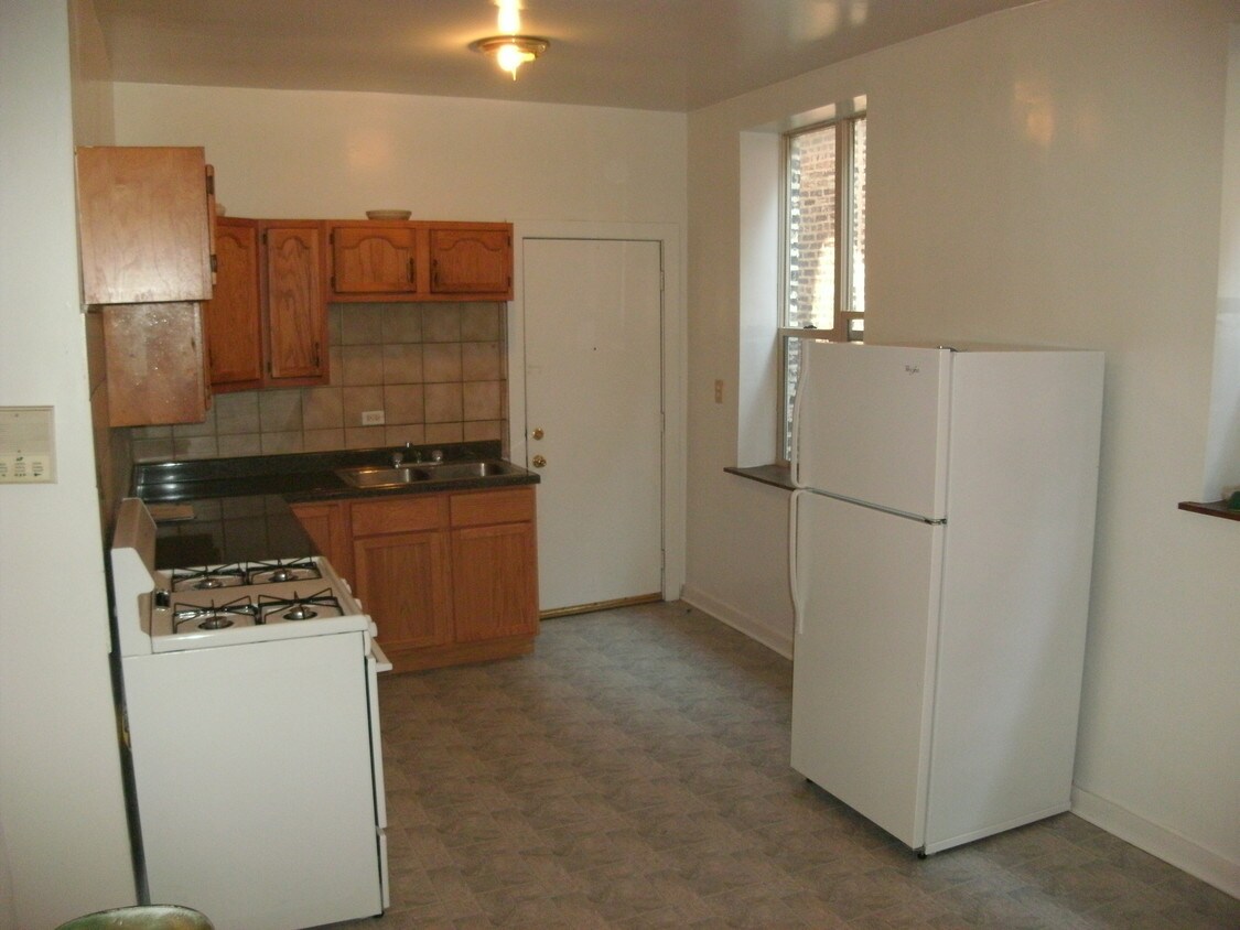 Large 1BR w/Heat! 51st King Dr - Large 1BR w/Heat!  51st King Dr