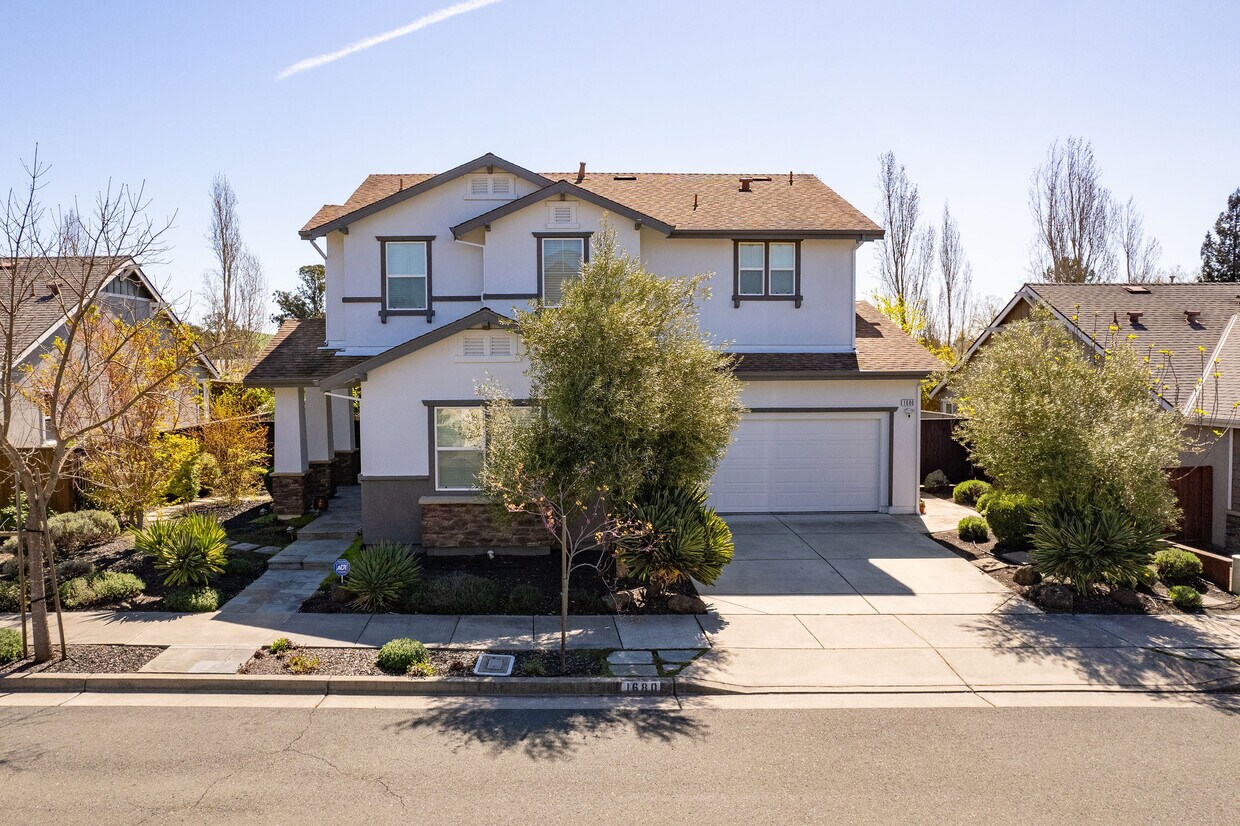 1680 Southview Dr, Petaluma, CA 94954 House Rental in Petaluma, CA