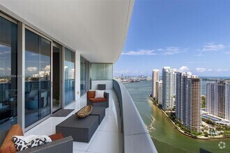Building Photo - 200 Biscayne Blvd Way