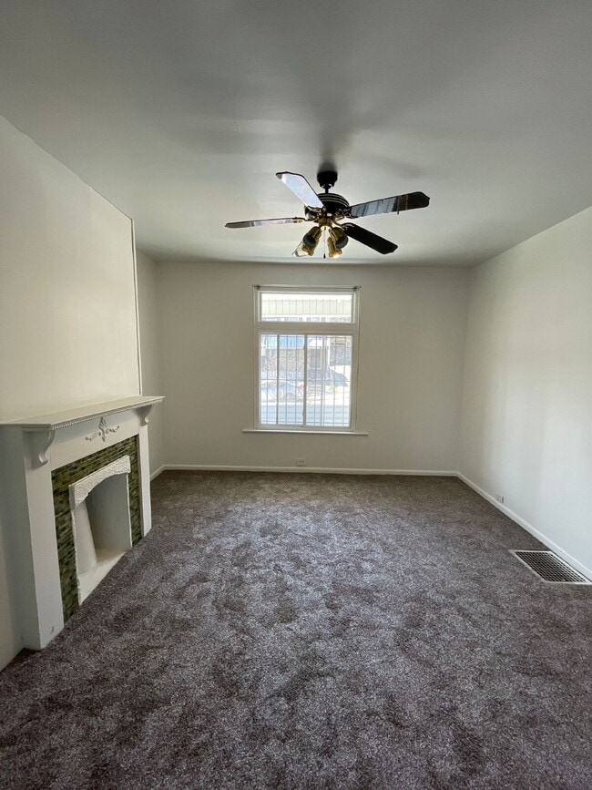 Building Photo - Cozy 3 Bedroom 1 Bath Home! - THIS PROPERTY HAS A PENDING APPLICATION. PLEASE CHECK WITH OUR OFFI...