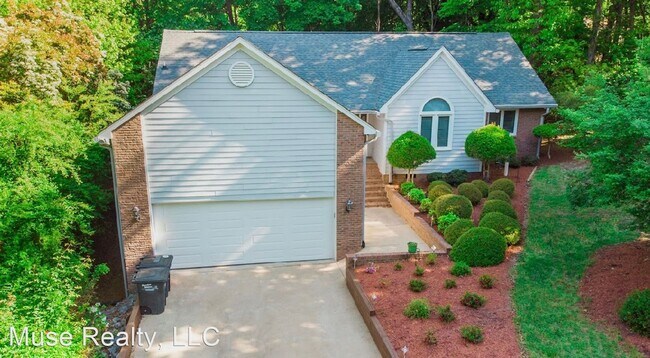 Building Photo - 3 br, 2 bath House - 2097 Diamond Head Circle