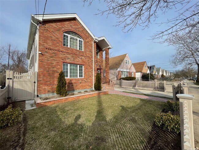 Building Photo - 249-11-249147 147th Rd