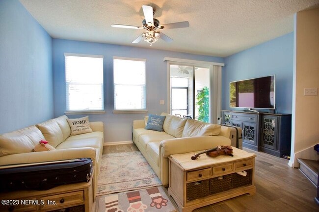 Building Photo - 272 Servia Dr