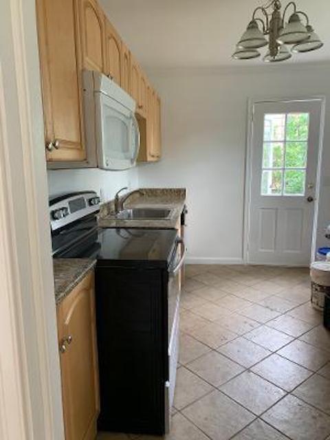 Eat-in-Kitchen - 25 Birchwood Rd
