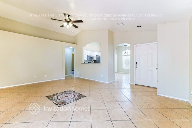 Foto del edificio - 1359 W Diamond Ave