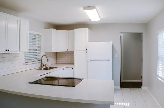 Foto del edificio - 105 E Waring St