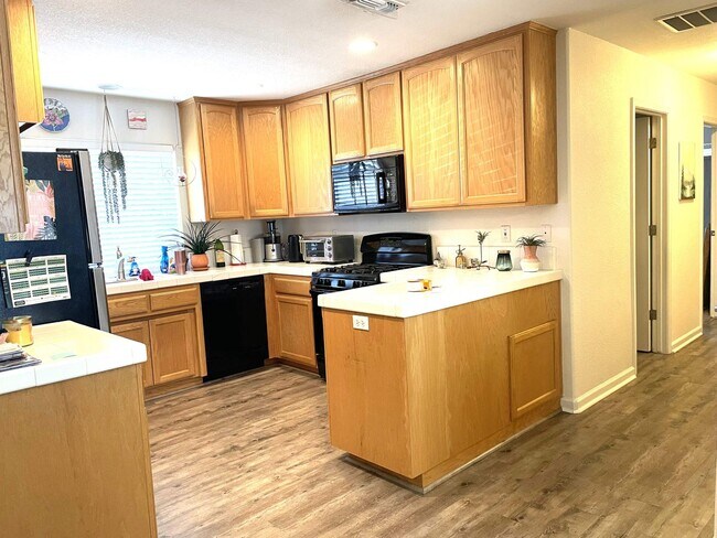 Foto del edificio - 3 bedroom, 2 bath in Grass Valley, CA 95945