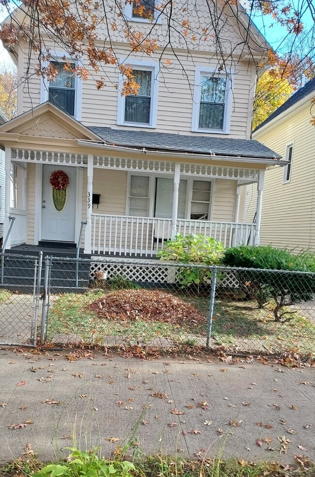 Foto del edificio - 339 Shelton Ave