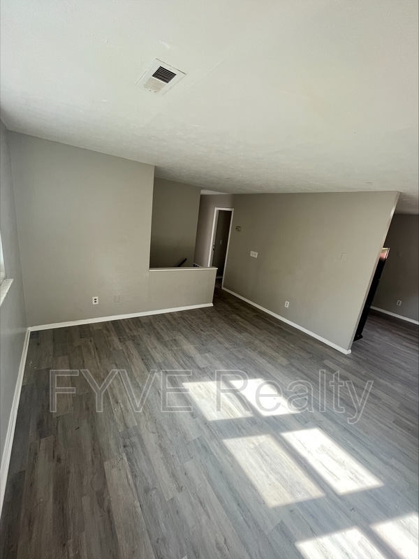 Building Photo - 6939 Gracely Dr