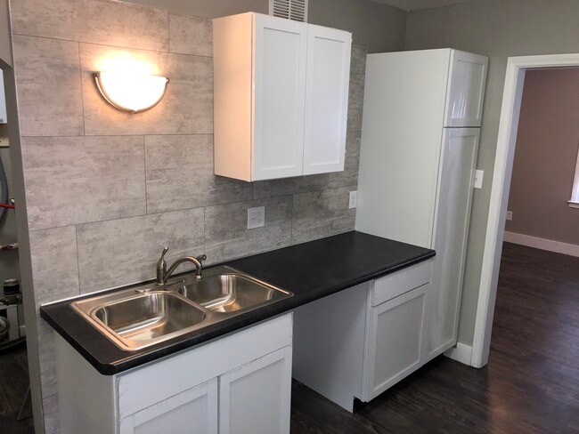 Kitchen - 18768 Roscommon St