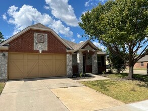 Building Photo - 209 Serenade Ln