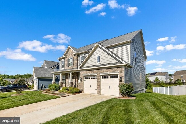 Building Photo - 432 Daylily Ln