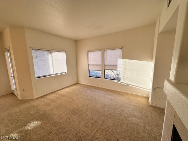 Foto del edificio - 8250 N Grand Canyon Dr