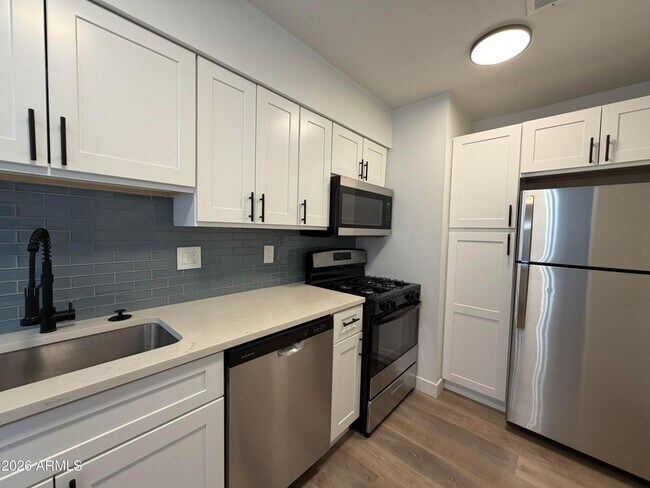 Building Photo - Remodeled 1 Bedroom 1 Bath Central Phoenix Apartment with Private Backyard